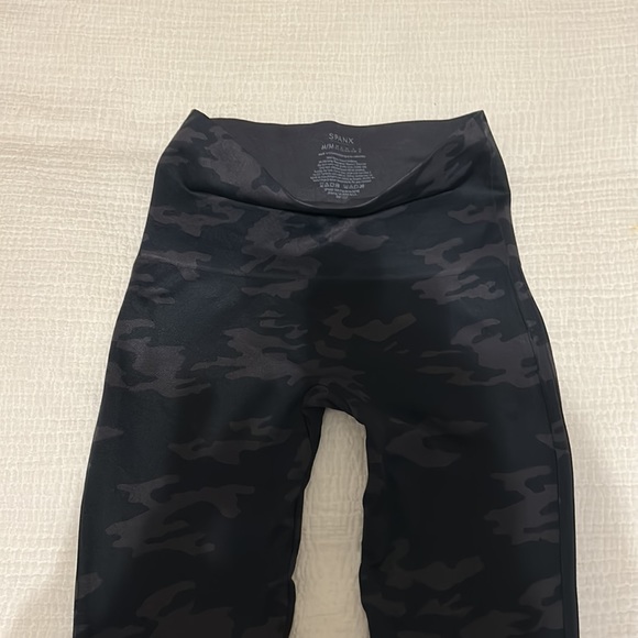 Black Camo Spanx Leggings - Picture 5 of 5